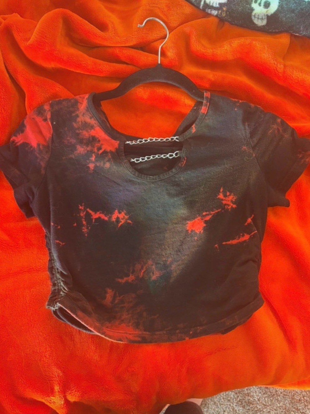 Black & Red Tie-Dye Cropped Tee with Front Chain Detail